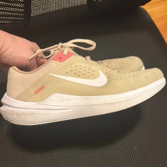 Nike Tan and White Running Shoes - Picture 6 of 9